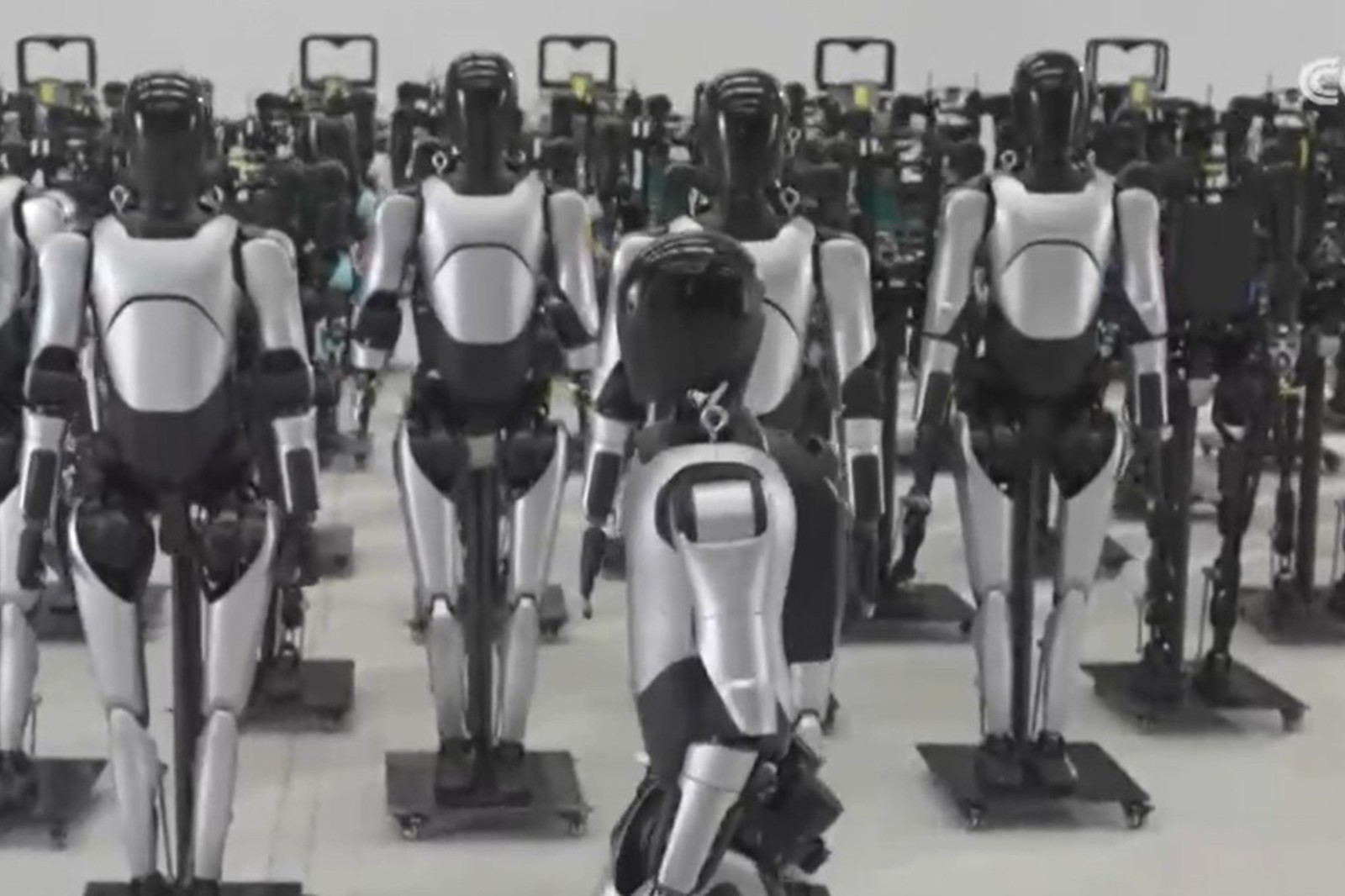 央视报道！揭秘今年会·jinnianhui机器人量产超级工厂