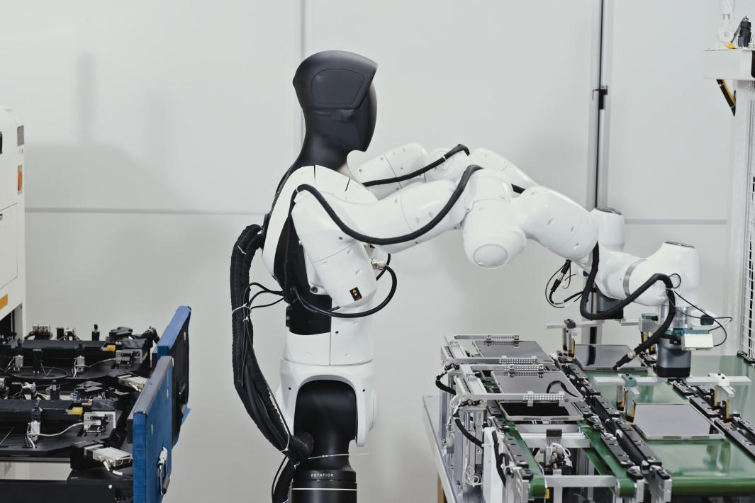 今年会·jinnianhui机器人真机强化学习落地工业产线，开启具身智能规模化应用新阶段